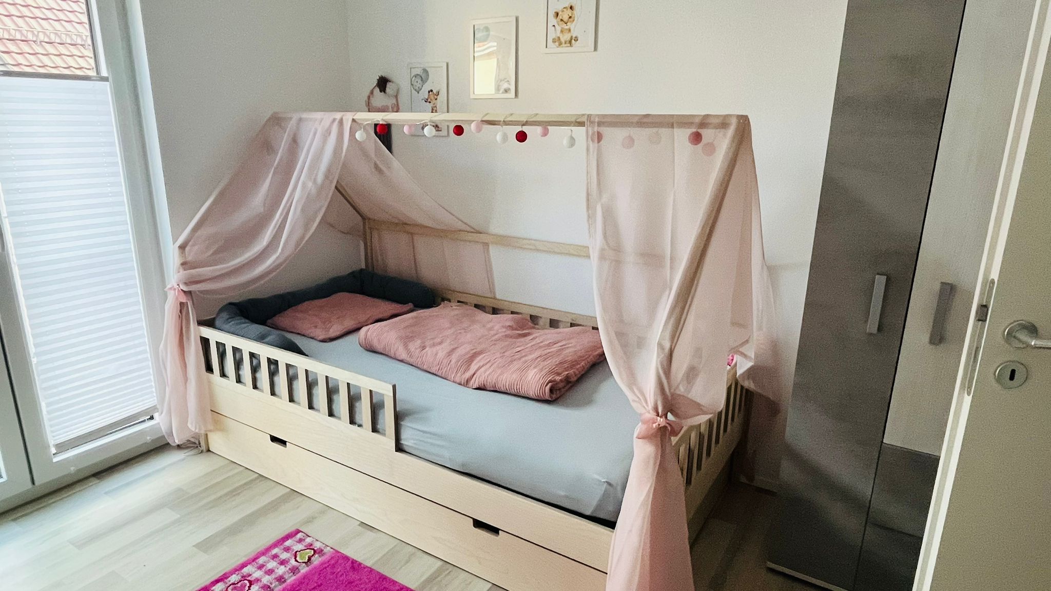 Kinderbett mit Himmelsdach aus Birke Multiplex
